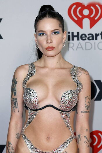 Halsey Leaked Nude OnlyFans (Photo 299)