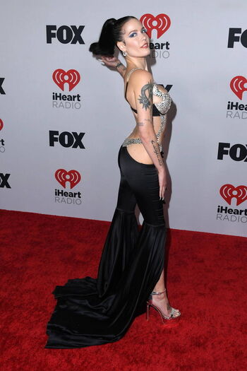 Halsey Leaked Nude OnlyFans (Photo 301)