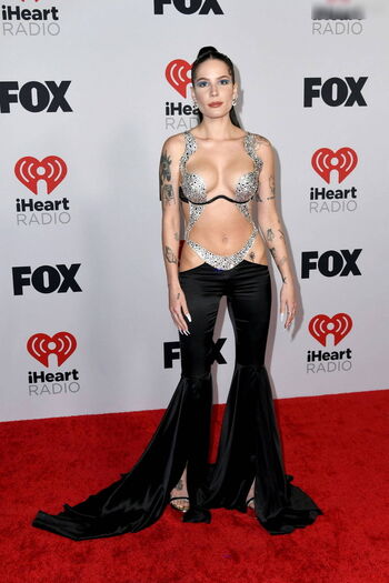 Halsey Leaked Nude OnlyFans (Photo 303)