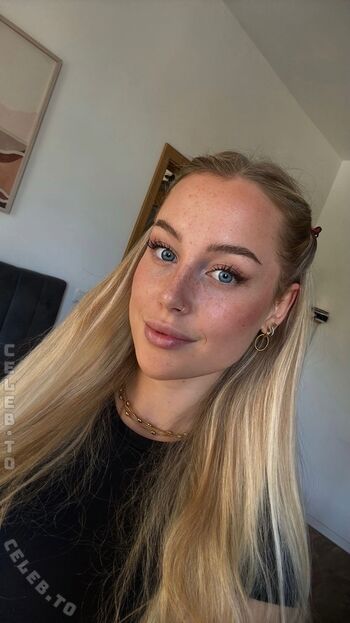 Hannaahlenii Leaked Nude OnlyFans (Photo 1)