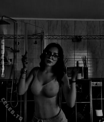 hannahluisienne Leaked Nude OnlyFans (Photo 2)