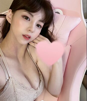 Hanny2727 로즈쨈 Leaked Nude OnlyFans (Photo 1)