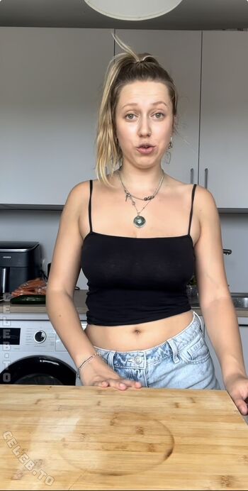 Helenaastoll Leaked Nude OnlyFans (Photo 3)