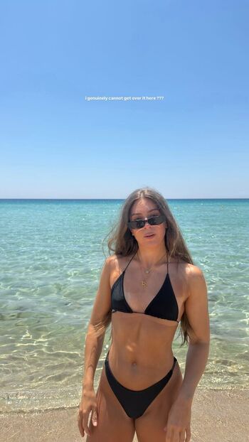 Holly Aitchison Leaked Nude OnlyFans (Photo 5)