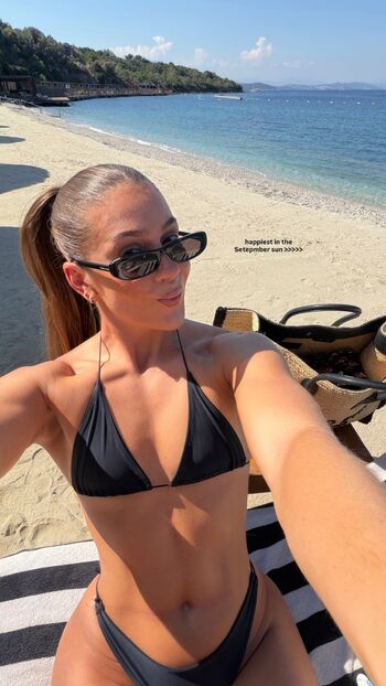 Holly Aitchison Leaked Nude OnlyFans (Photo 6)