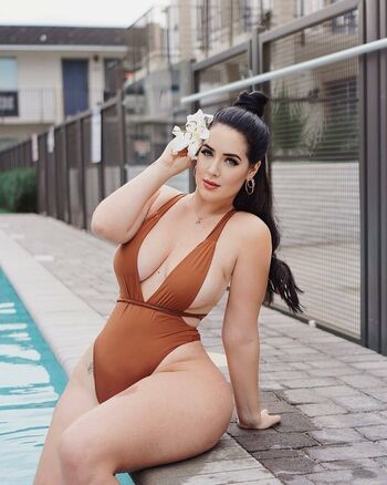 Holly Luya
