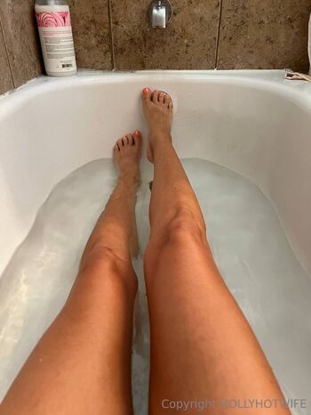 hollyhotwife