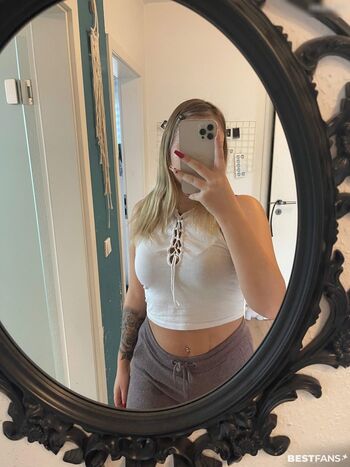 Hotpeachygirl
