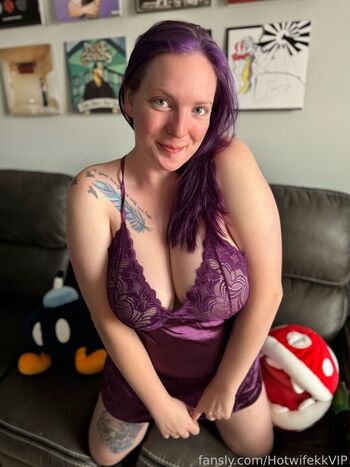Hotwifekk
