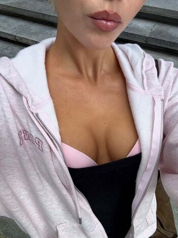 Iris Law Leaked Nude OnlyFans (Photo 97)