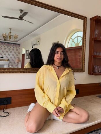 Ishika Sethi Leaked Nude OnlyFans (Photo 3)