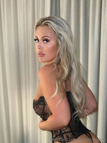 itsmiabrookes Leaked Nude OnlyFans (Photo 15)