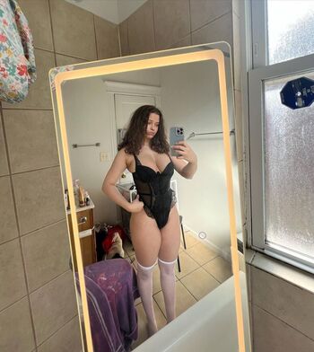 Itzwhitechina Leaked Nude OnlyFans (Photo 8)