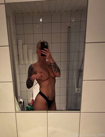 izzy_2505 Leaked Nude OnlyFans (Photo 23)