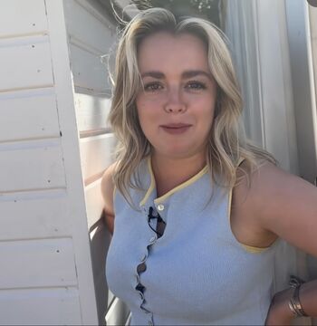 Izzy Hammond Leaked Nude OnlyFans (Photo 2)