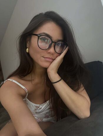 Japanese Girls Leaked Nude OnlyFans (Photo 2)