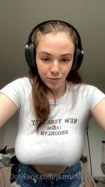 Jazmine Singing