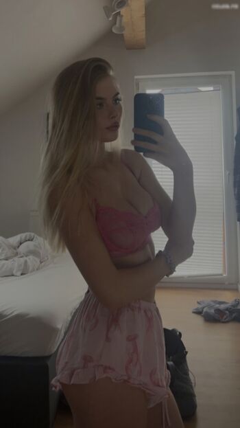 Jellia Leaked Nude OnlyFans (Photo 7)
