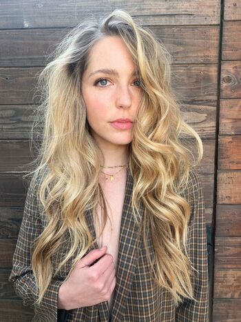Jessica Rothe Leaked Nude OnlyFans (Photo 8)