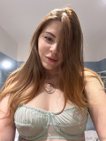 juli_m00n