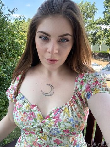 juli_m00n