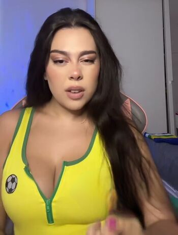 Julia Alvarenga