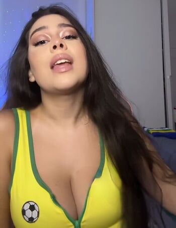 Julia Alvarenga