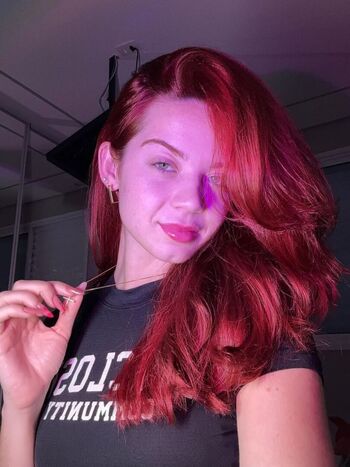 Julia Linhares