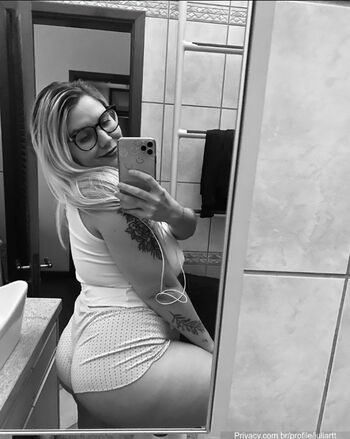 Julia Peituda Leaked Nude OnlyFans (Photo 22)