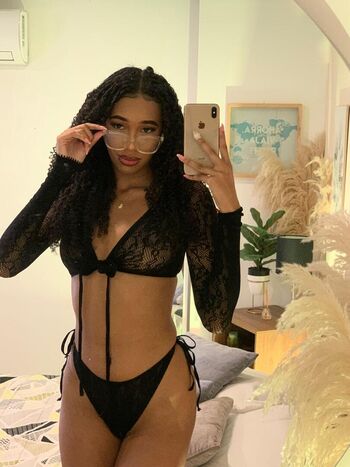 karymoon Leaked Nude OnlyFans (Photo 4)