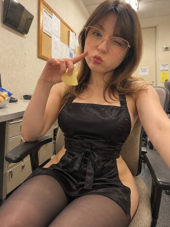 katie_elizzy_bugs Leaked Nude OnlyFans (Photo 3)