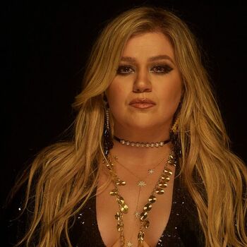 Kelly Clarkson Leaked Nude OnlyFans (Photo 10)