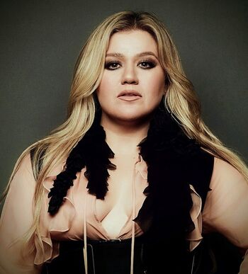 Kelly Clarkson Leaked Nude OnlyFans (Photo 15)
