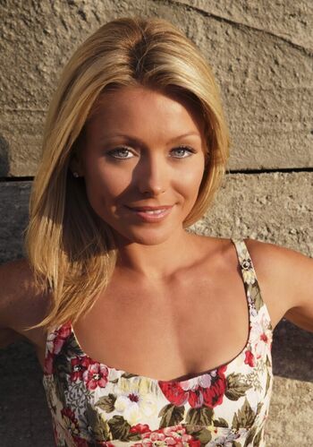 Kelly Ripa Leaked Nude OnlyFans (Photo 12)