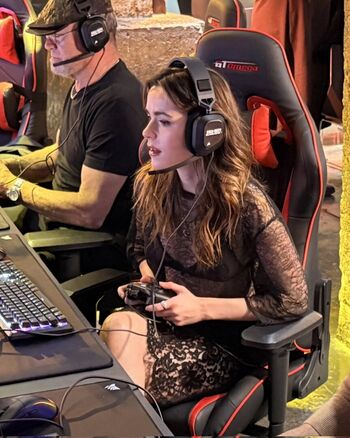 Kiernan Shipka Leaked Nude OnlyFans (Photo 1096)