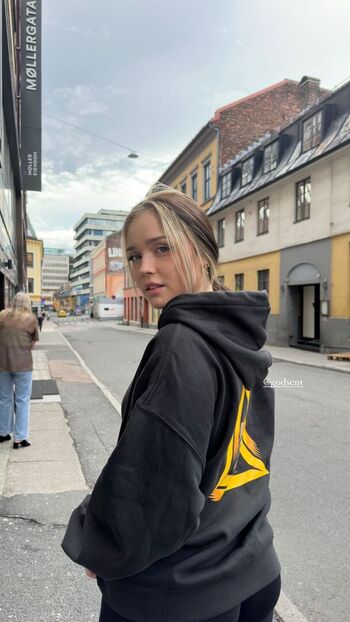 Kiiddii Leaked Nude OnlyFans (Photo 8)