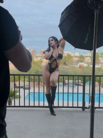 Kiki Vhyce Leaked Nude OnlyFans (Photo 2)