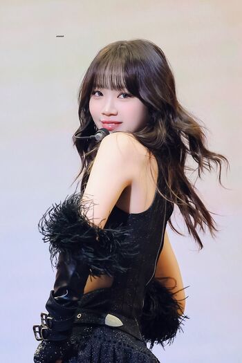 Kim Chaewon