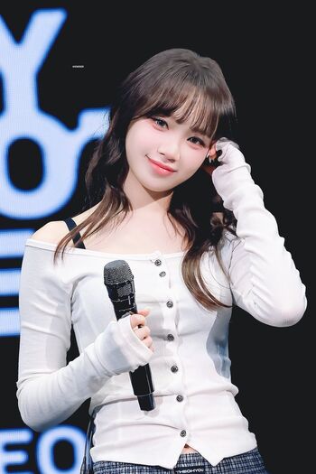 Kim Chaewon 김채원 [Le Sserafim]