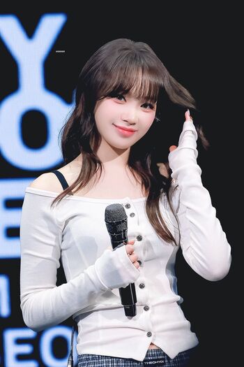 Kim Chaewon 김채원 [Le Sserafim]