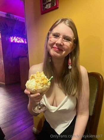 kinkykierra97