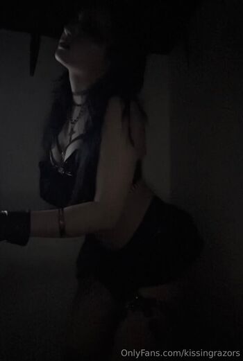 kissingrazors