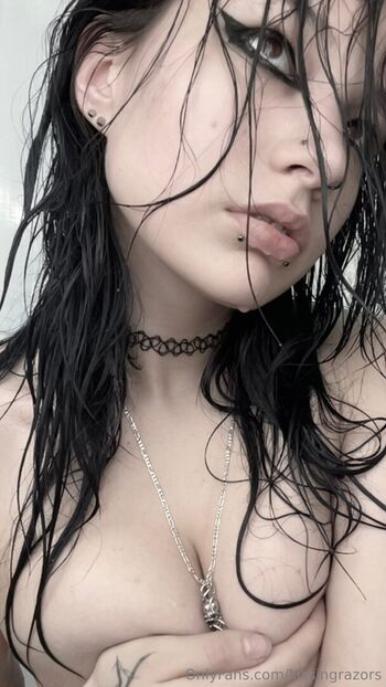 kissingrazors