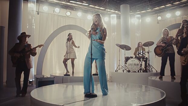 Lainey Wilson Leaked Nude OnlyFans (Photo 31)