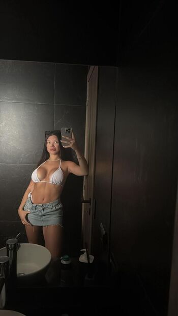 laramonroee Leaked Nude OnlyFans (Photo 9)