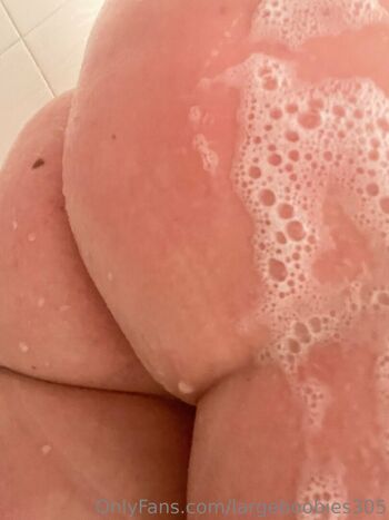 largeboobies305