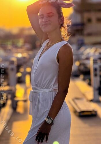 Laura Borck Leaked Nude OnlyFans (Photo 16)