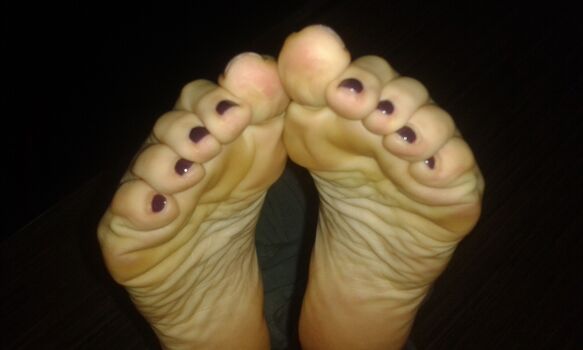 Laura Feet Leaked Nude OnlyFans (Photo 4)