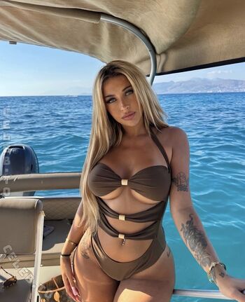 Laura Moradi Leaked Nude OnlyFans (Photo 2)