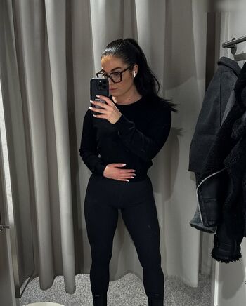 Laura Sophie aka laurafitsophie